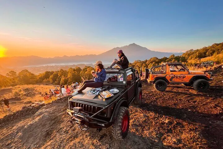 Mount Batur Jeep Sunrise Tour: Petualangan Seru Menyaksikan Matahari Terbit di Bali