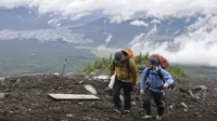 Turis Diselamatkan 2 Kali di Fuji karena Ponsel Ketinggalan