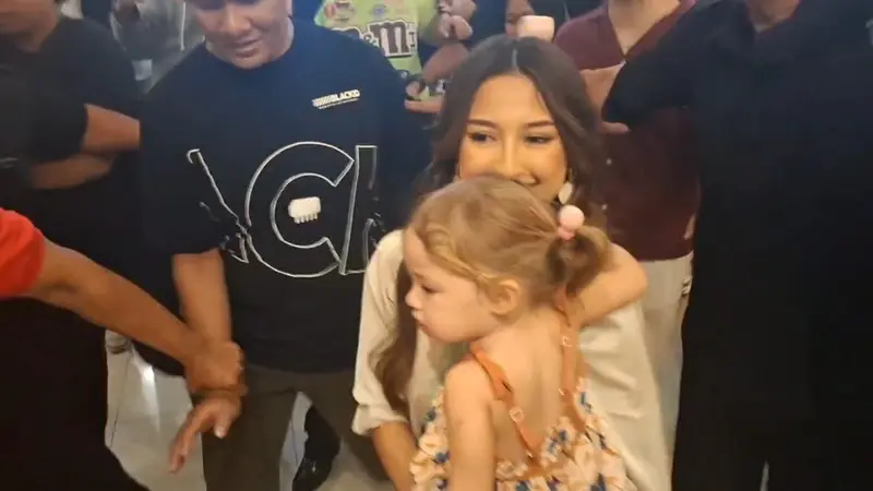 Jennifer Coppen dan Kamari Jumpa Fans