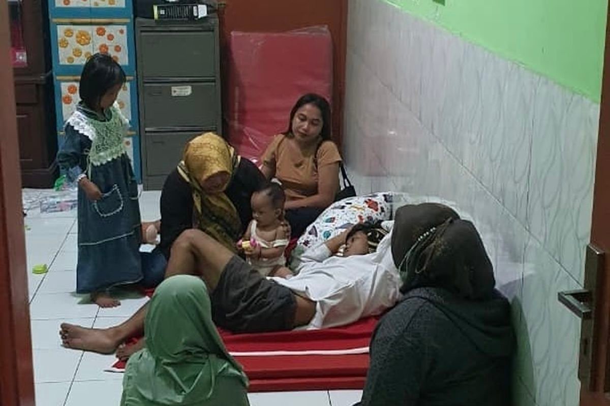 Ayah dan Bayi di Kolong Jembatan Bertemu Keluarga