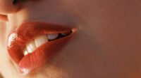 Bibir Sehat Alami: Rahasia Senyum Menawan dengan Bahan-Bahan dari Alam
