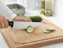 Tips Memilih Jenis Pisau Dapur yang Berkualitas Untuk Memudahkan Proses Memotong Bahan Makanan Dengan Cepat